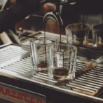 Espressozubereitung als Beispiel für die Brühtemperatur im Kaffeevollautomaten